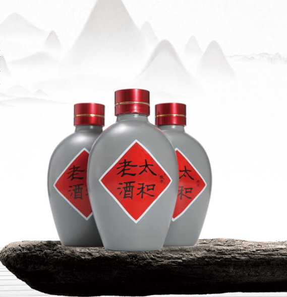  安徽徽酒酒业仰江淮名酒带之福，倚沙颖河黄金生态区之赐，得千年酿酒积淀之厚，成为徽酒之荣耀的太和老酒产于安徽省太和县。
    公司创建于20世纪90年代，公司于2003年完成了民营股份制进度。经过近期坚持不懈的努力发展壮大，安徽徽酒酒业现成为中型白酒生产酿造企业。公司占地面积10万平方米，一期工程已完成6.5万平方米，二期工程预计2022年完成投产。目前年生产曲酒2000余吨，在厂职工500多人，其中拥有高级技术职称研发人员30多人，并高薪聘请国家级调酒师3名，优秀专业化营销团队先进的营销理念，坚定了厂商合作的信心。