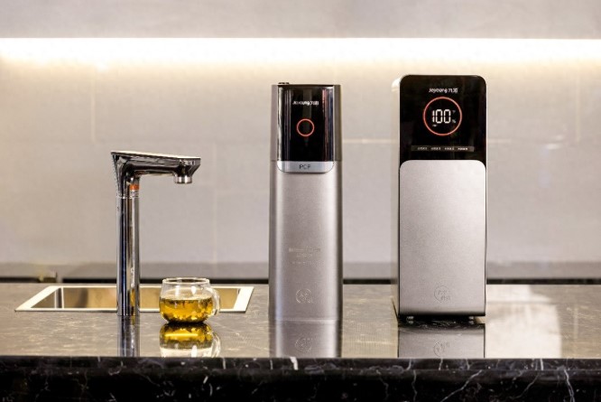 2024净水器十大事件：矿物质领衔健康升级，跨界玩家引变局