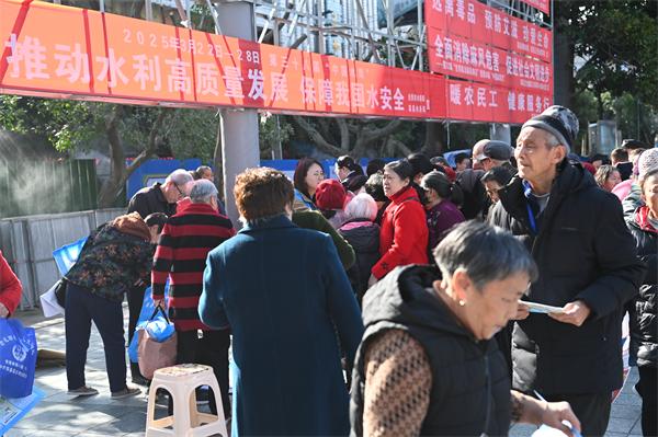 荣县开展“世界水日”“中国水周”宣传活动