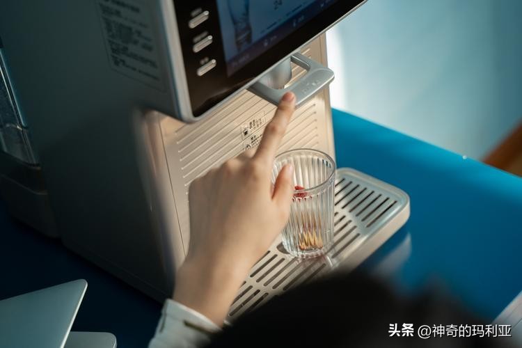 选择净水器：反渗透还是活性炭？了解不同净水技术的优缺点