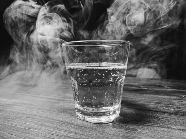 如今多少家庭坚持用净水器净化后烧白开水？这样做有哪些好处呢？