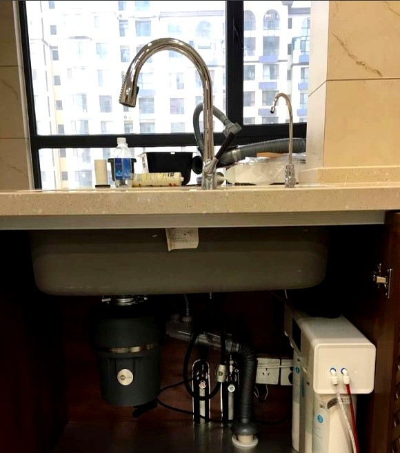 反渗透净水器，选有桶还是无桶的？在条件允许下，首选有桶的