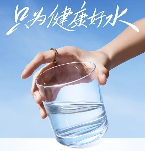 如何健康饮水？专家：优先选天然矿泉水，勤饮慢饮是关键丨新消费观点