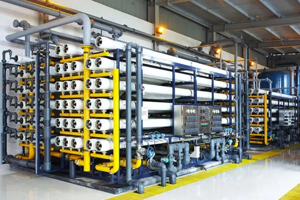 破解工业用水难题：大型反渗透设备如何成为稳定生产的可靠基石 