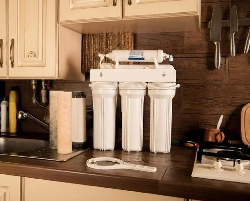 ​​RO反渗透 vs 超滤：一场关于“纯净水”与“矿物质水”的世纪之争