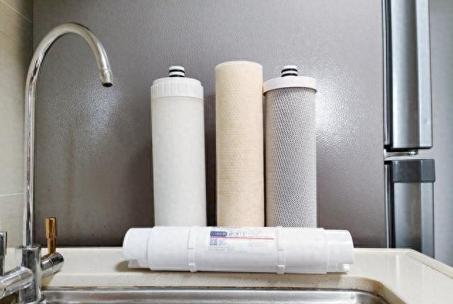 净水器滤芯多久换一次？很多人都被厂家骗了，这才是正确做法