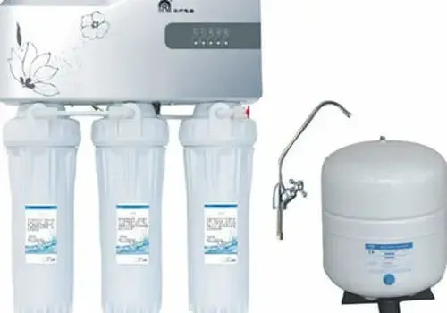 中国净水设备网——什么是反渗透净水机？反渗透净水机和超滤净水机哪个