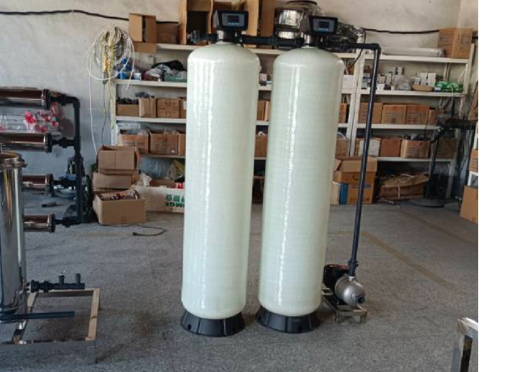 高效节能之选！济南尊龙环保推出3吨/小时反渗透净水设备↵
在工业用水需求日益增长的今天，一套稳定、高效、经济的纯水制备系统是企业降本增效的关键。济南尊龙环保有限公司深耕水处理领域，重磅推出新一代 3吨每小时反渗透净水设备，以卓越性能助力企业用水无忧。

该设备采用先进的反渗透（RO）膜技术为核心，能有效去除水中细菌、病毒、重金属、无机盐及有机物等绝大多数杂质，产水水质远超国家纯化水标准，可直接应用于食品饮料、生物制药、电子化工、锅炉补给水等多个关键行业。

其显著优势在于：

1. 高效节能：采用优质低能耗膜元件及高效泵组，脱盐率高，运行压力低，大幅降低运行成本。
2. 稳定可靠：全自动化控制系统，具备自动启停、在线水质监测、化学自动清洗等功能，保障设备长期稳定运行，减少人工干预。
3. 模块化设计：结构紧凑，占地面积小，便于安装维护，并能根据您的具体水质需求灵活调整工艺。

选择济南尊龙环保，就是选择了一份专业的保障。我们为您提供从方案设计、设备安装到售后维护的一站式服务。

立即访问公司官网：www.jinanzunlong.com，了解更多产品详情，获取专属水处理解决方案！

济南尊龙环保有限公司，是您值得信赖的用水伙伴！